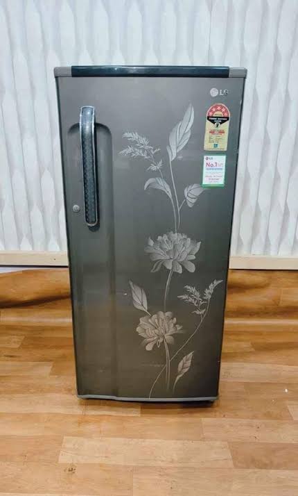 Single door fridge cleaning image