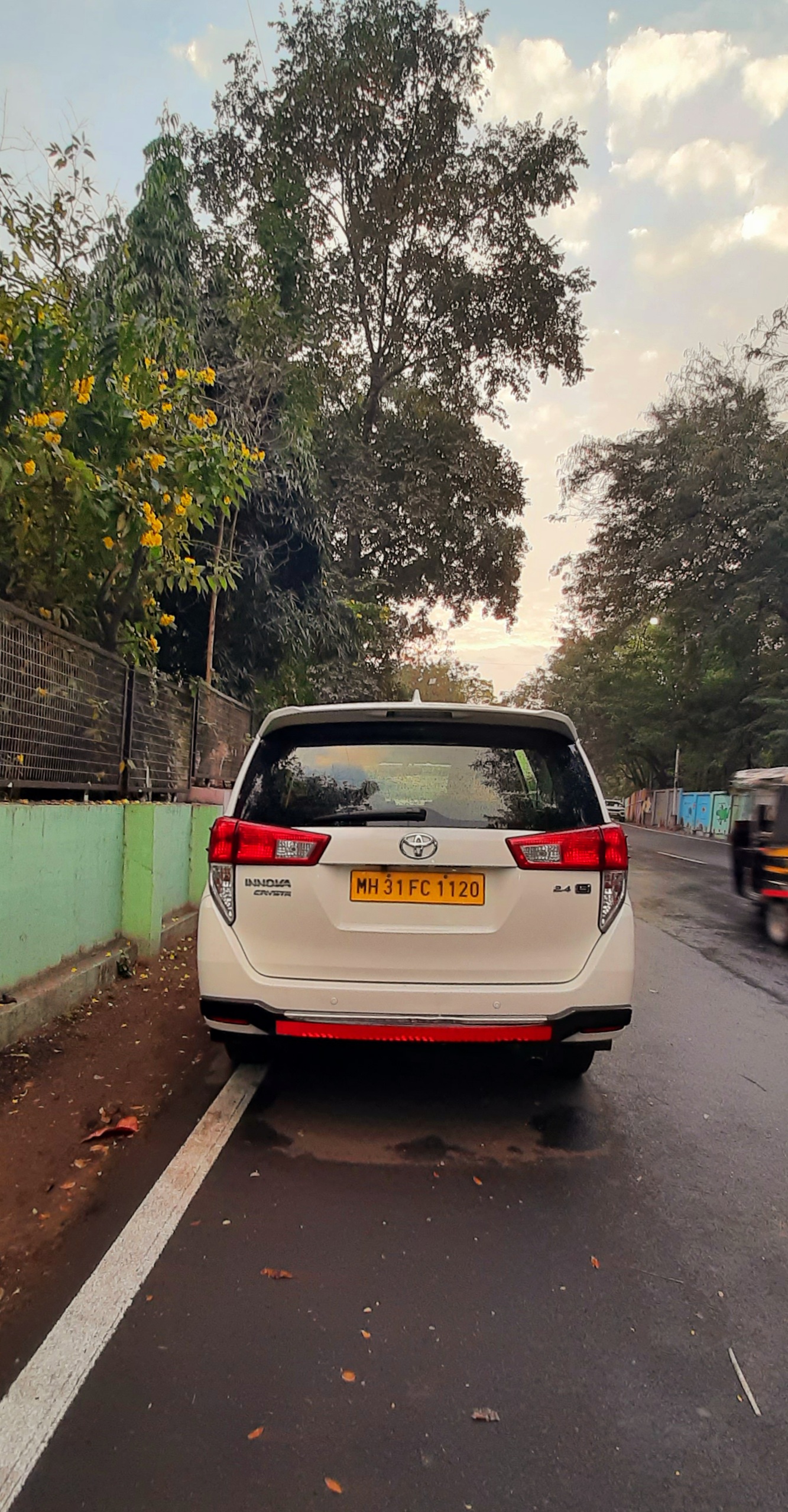 Toyota Innova crysta image
