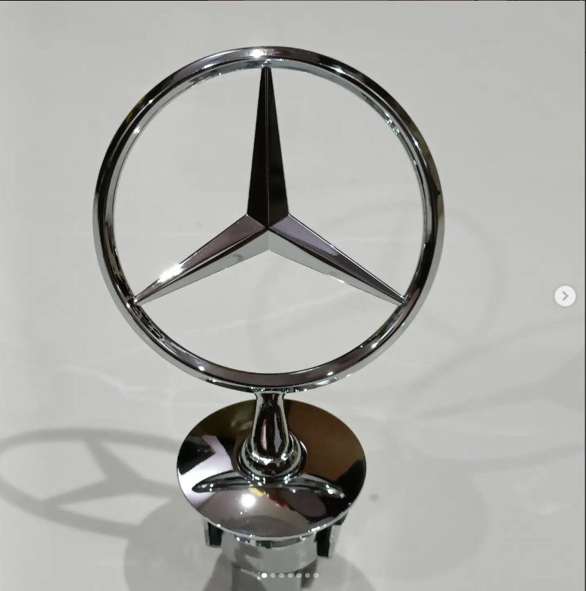Mercedes Benz Front Hood Bonnet Vertical Star Emblem (Plain Silver) Carrepairo image