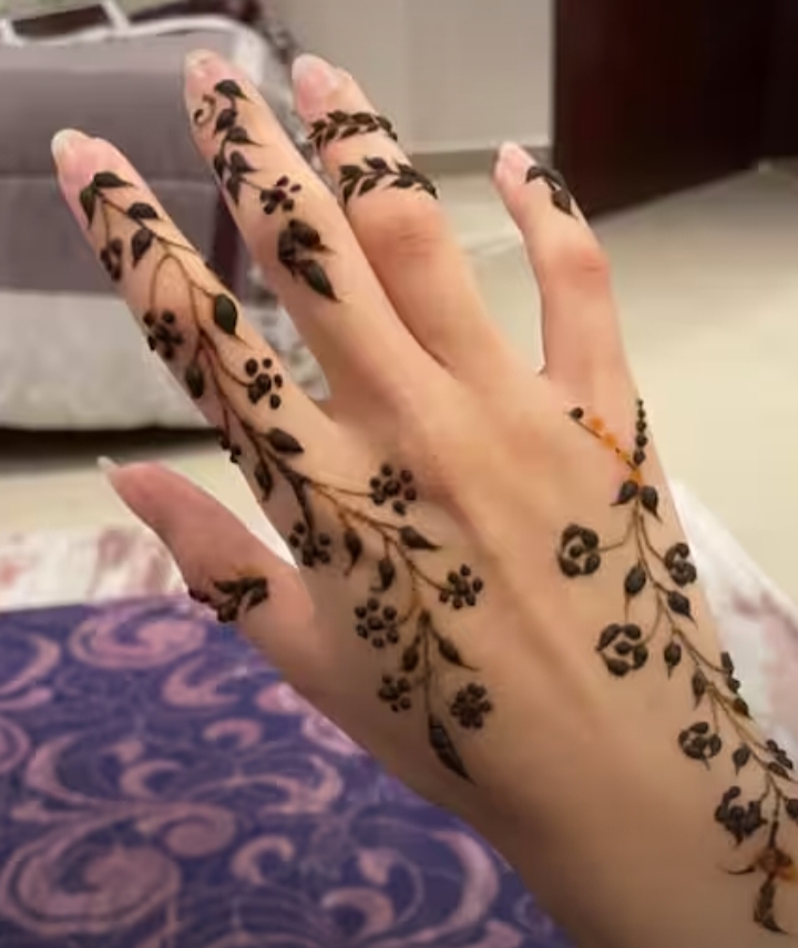 Minimal Mehendi image