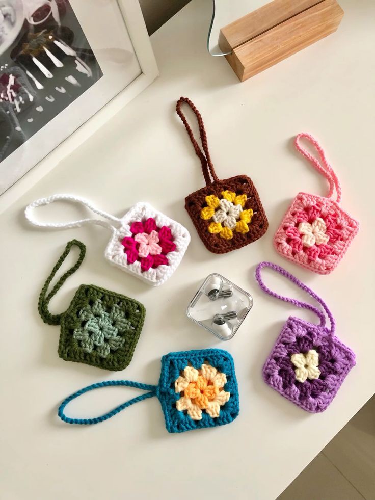 Crochet Woollen Airpod Case Pouch image