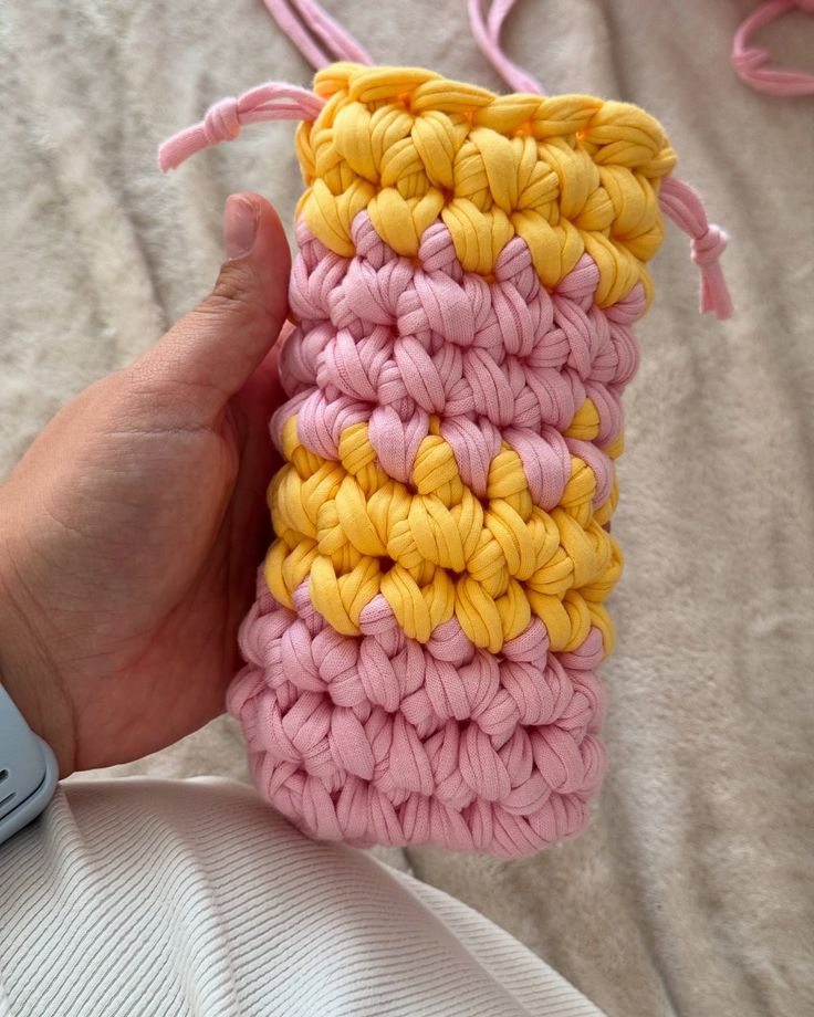 Crochet T-Shirt Yarn Specs /Sunglass Pouch image