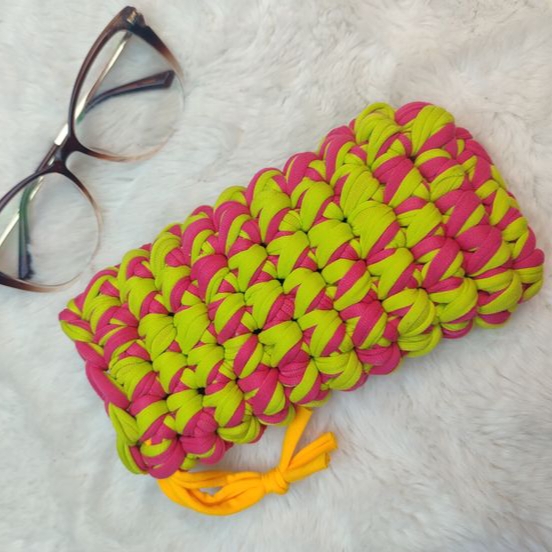 Crochet T-Shirt Yarn Specs /Sunglass Pouch image