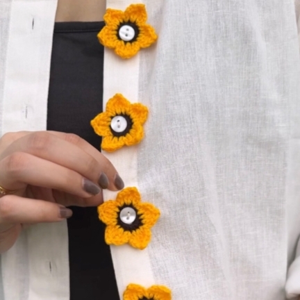 Crochet Flower Button Accessory (Pack of 7 Pieces) image