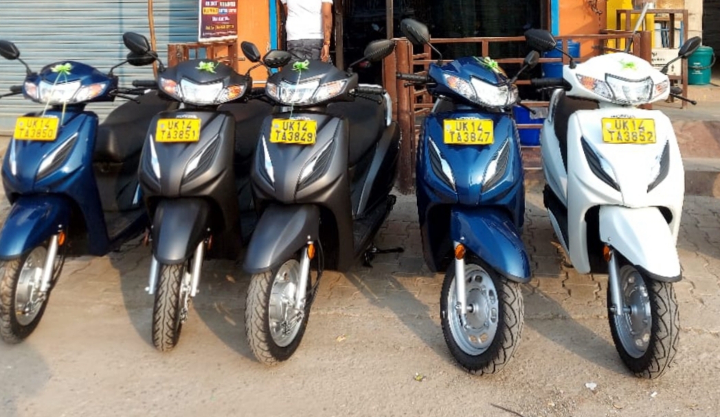 scooty bike rent image