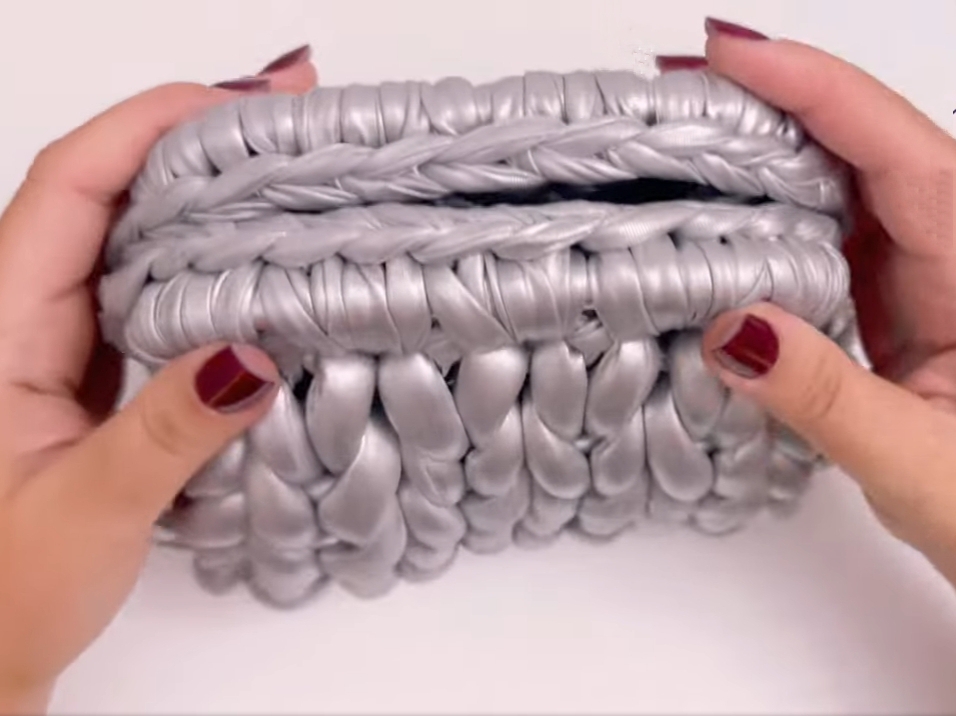 Metallic Jumbo Finger Knit Yarn Dumpling Clutch Bag image