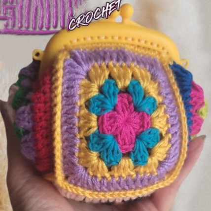 Crochet Woollen Coin Clutch Pouch image