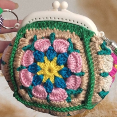 Crochet Woollen Coin Clutch Pouch image