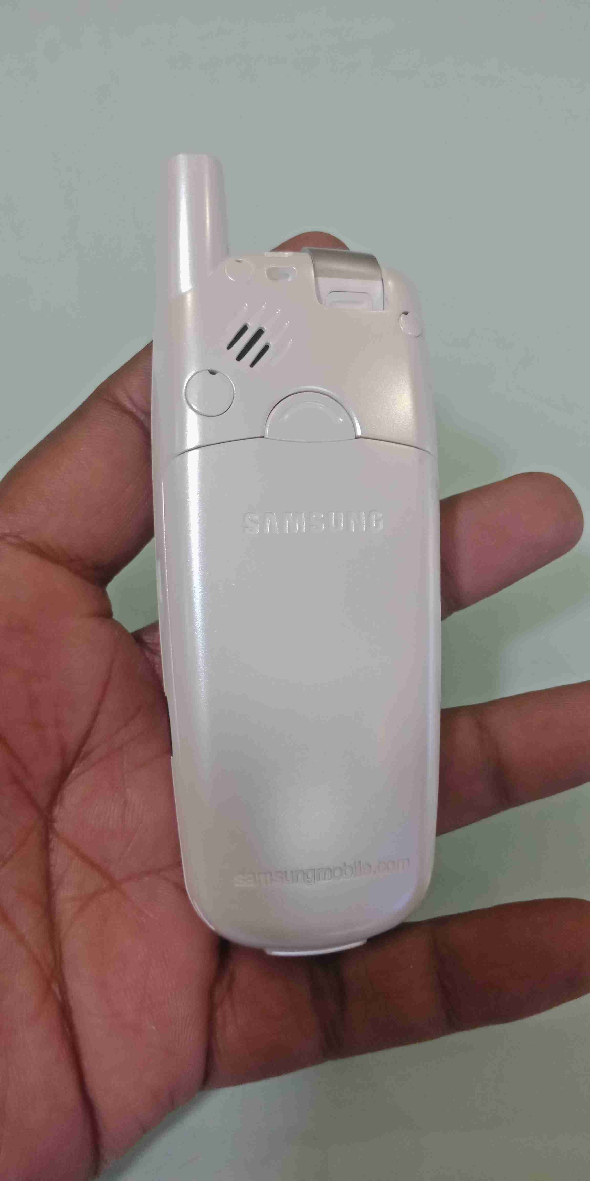 Samsung sgh-X600 gsm mobile phone  image