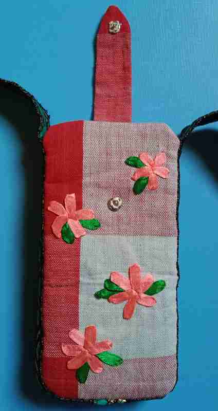 Santhali Style Embroidered Mobile Sling Bag image