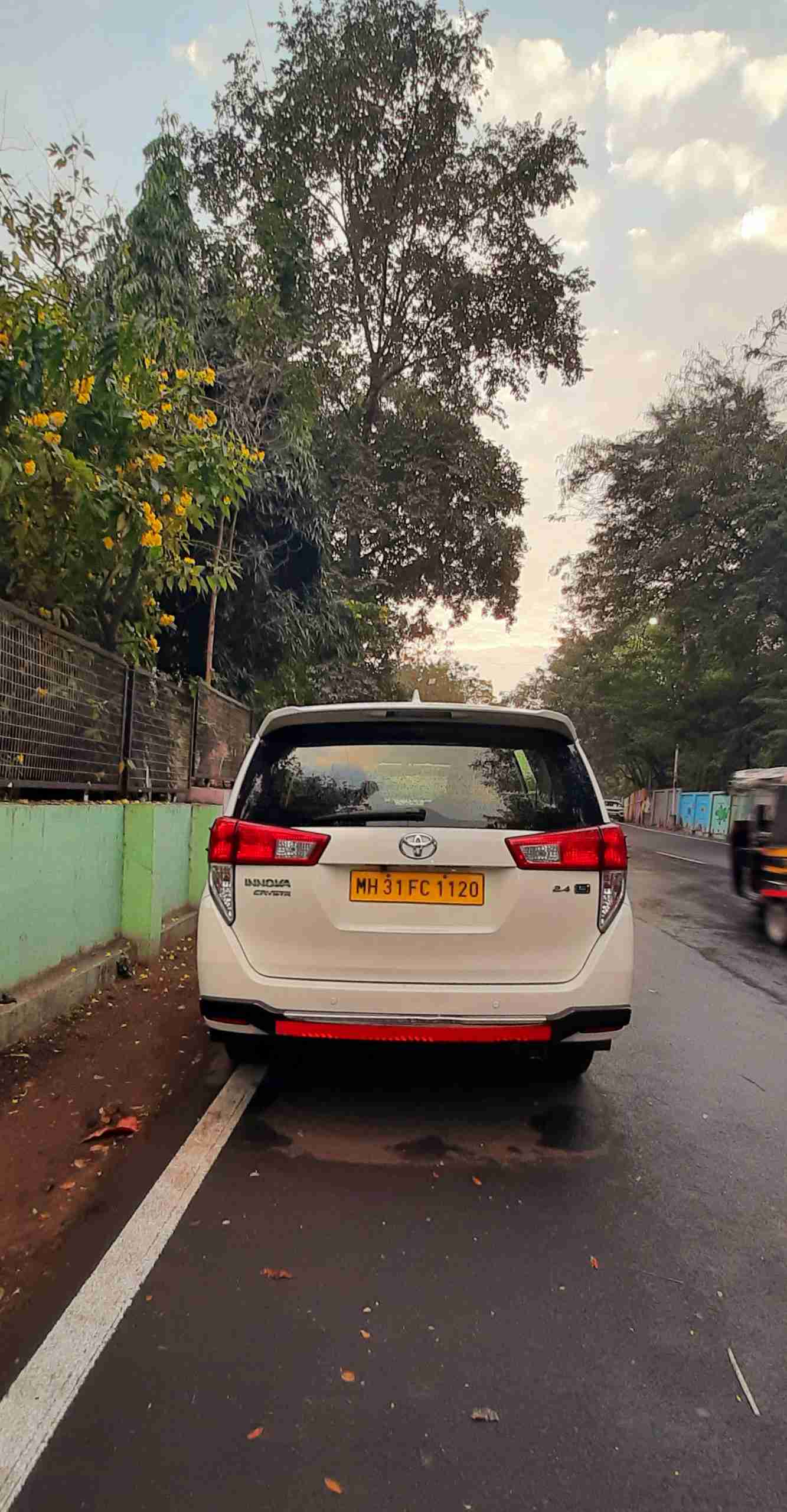 Toyota Innova crysta image