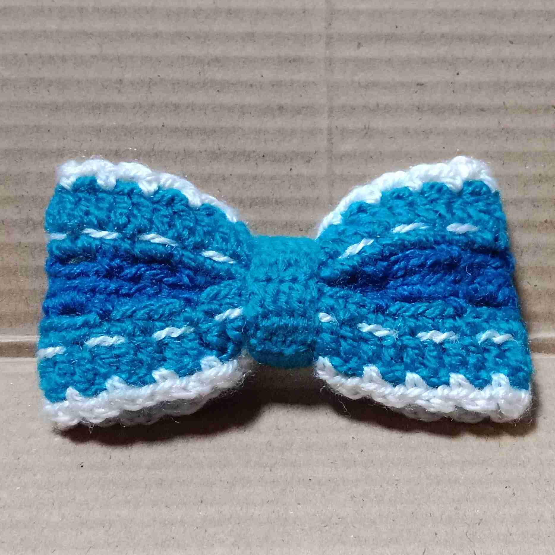 Crochet Woollen Bow Hair Back Clip image