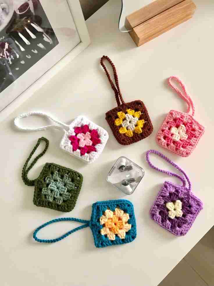 Crochet Woollen Airpod Case Pouch image