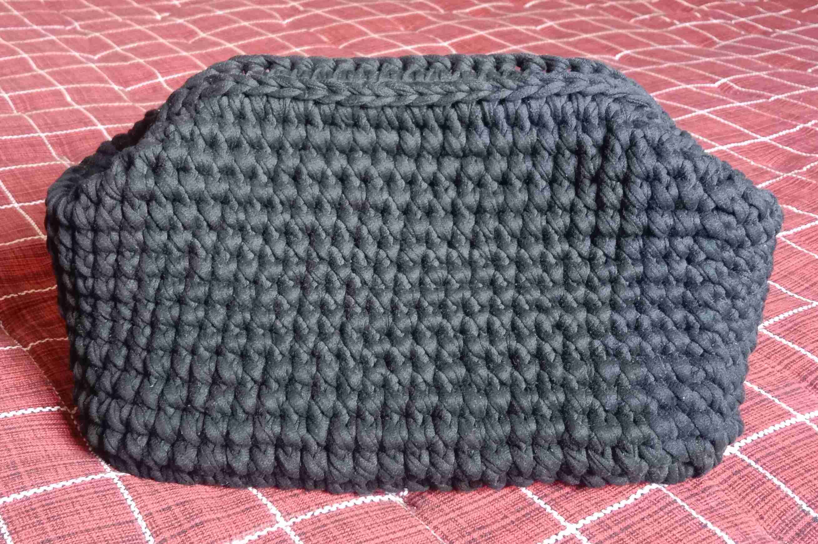 Crochet T-Shirt Yarn Dumpling Clutch Bag