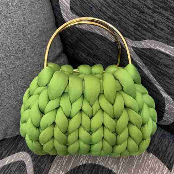 Jumbo Finger Knit Yarn Handbag